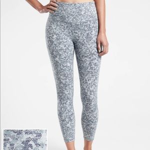 Athleta Elation Textured 7/8 Tight - Size Small